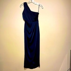 Selling a bridesmaid dress that was worn once and is excellent condition.